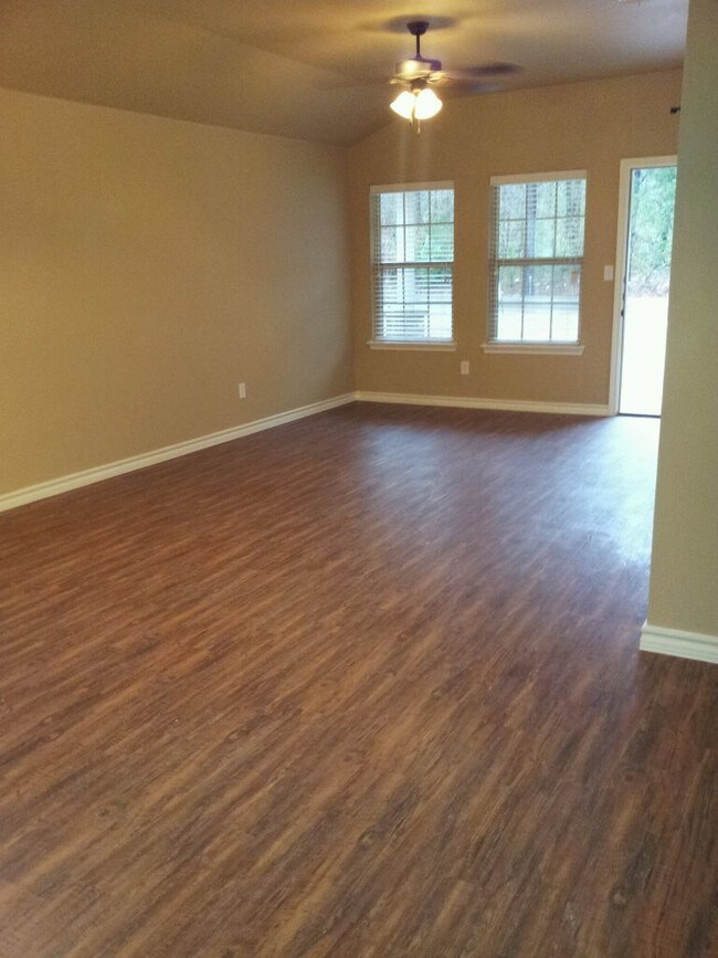 Living Area - Kelly's Cove