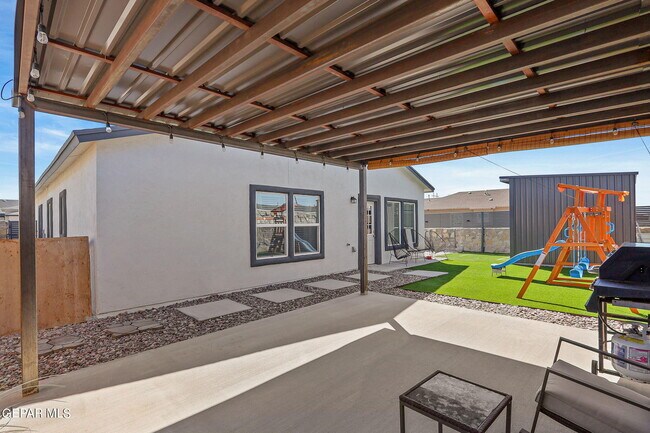 Building Photo - 12741 Gloria Castillo St