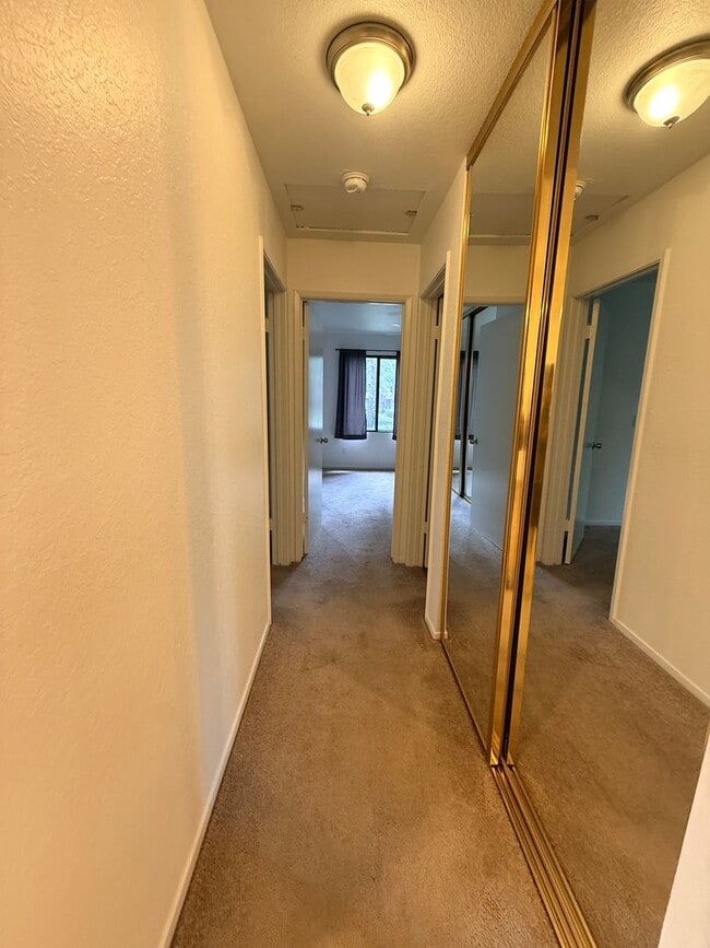 Building Photo - Pheasant Creek Condo 2 Bed | 2 Bath | Upper Unit w/ Vaulted Ceiling & Private Garage!