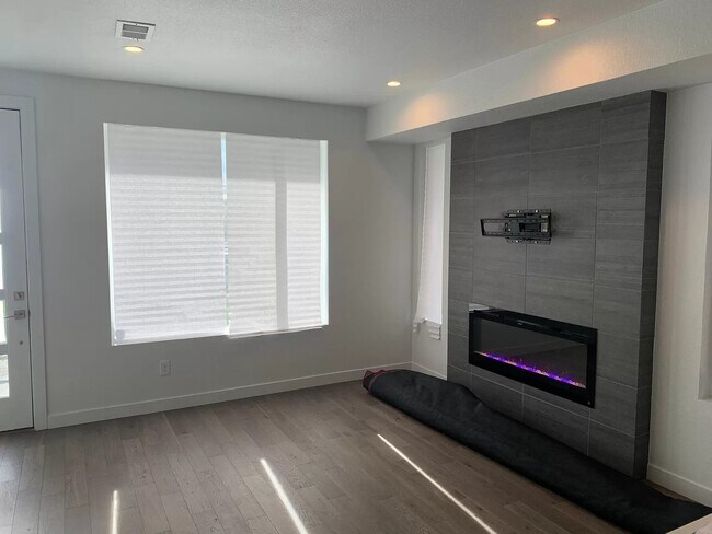 Building Photo - Beautiful Sloans lake Two Bed / Two and a half bath condo for rent