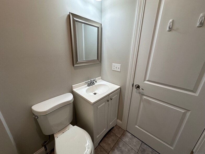 Building Photo - 41-43 Darina Place