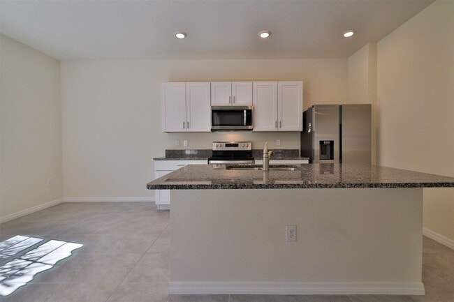 Building Photo - Venetian Bay 3BR 2.5BA Townhome For Rent