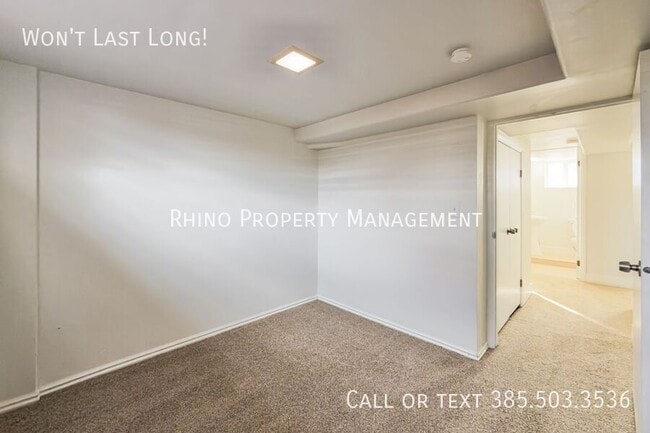 Building Photo - 1993 Champagne Ave