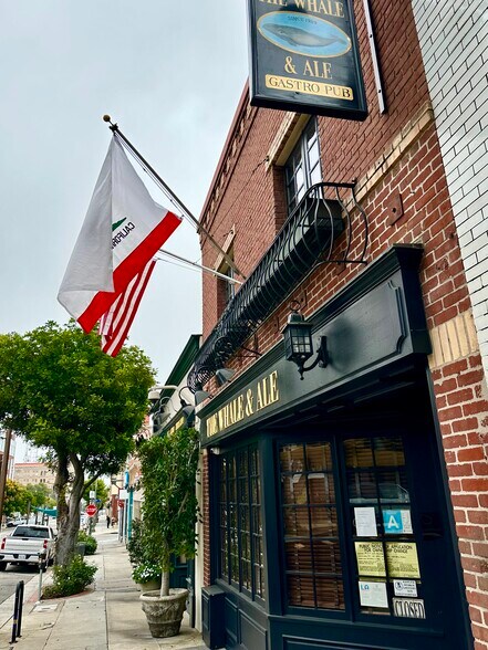 Building Photo - 770 W 2nd St