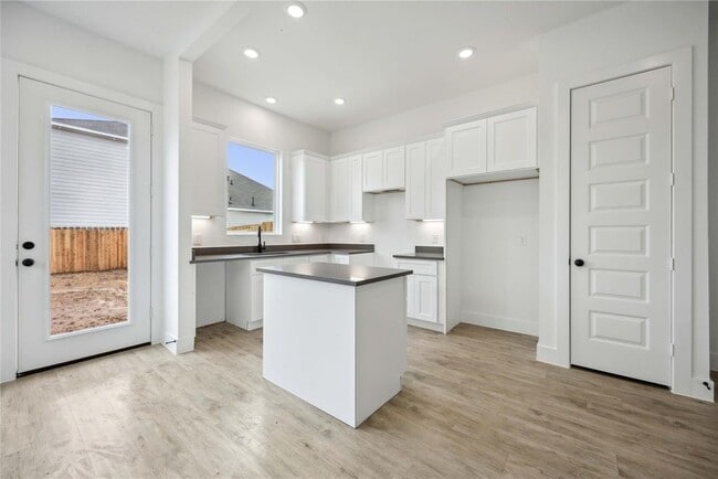 Building Photo - 8103 Calhoun Rd