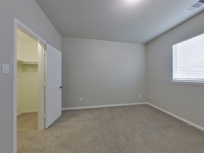 Building Photo - 17103 Amarose Dr