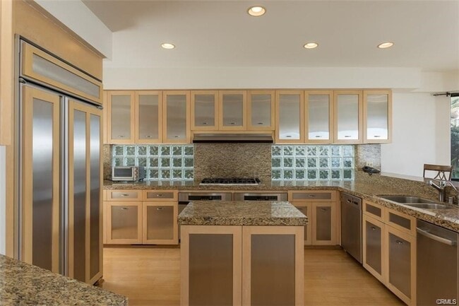 Building Photo - 1326 Skyline Dr