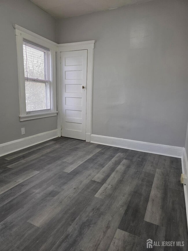 Building Photo - 473 N Grove St