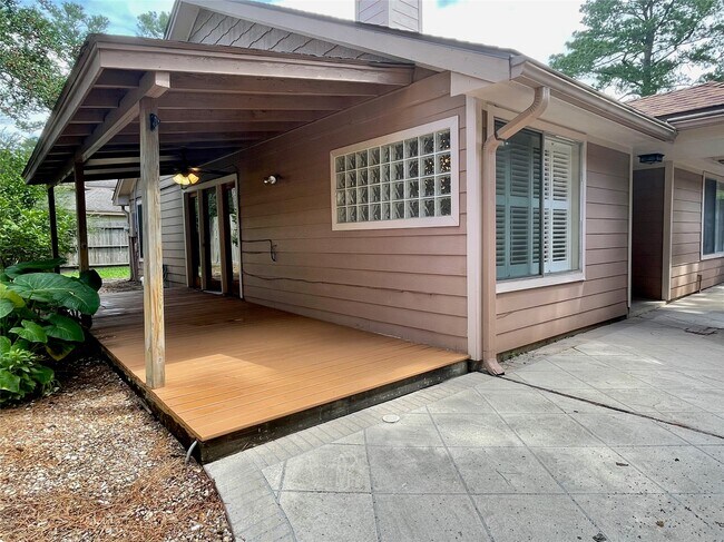 Building Photo - 3602 Chapel Square Dr