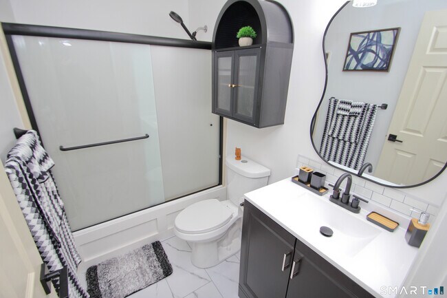 Building Photo - 1 Concorde Way