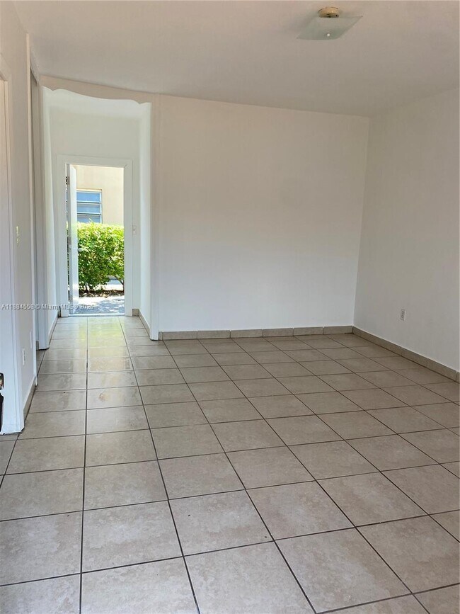 Primary Photo - 100 NW 16th Ave