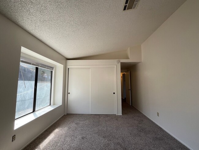 Building Photo - 309 Oak Meadow Ln