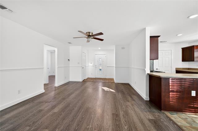 Building Photo - 704 E Sycamore St