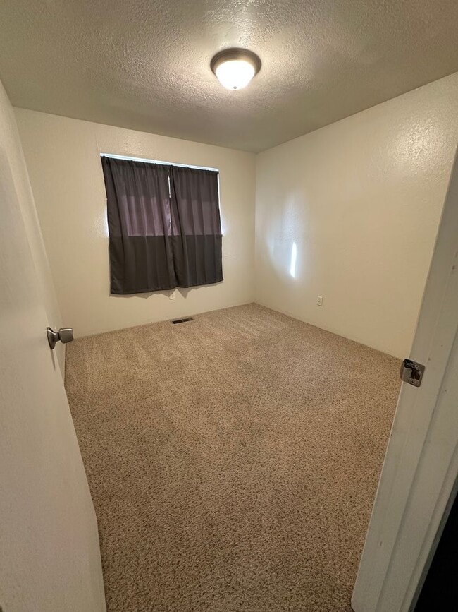 Building Photo - Beautiful 3 Bedroom, 2 Bath Home with One-Car Garage & Storage Shed in Kennewick