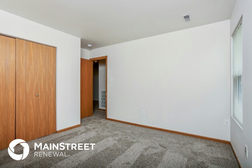 Building Photo - 4001 Glengarry Dr