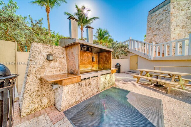 Building Photo - 1111 Crandon Blvd