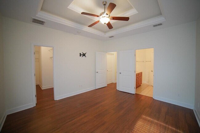 Building Photo - 2400 Tippecanoe Ridge