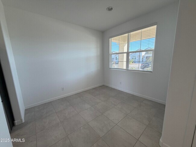 Building Photo - 40060 W Hillman Dr