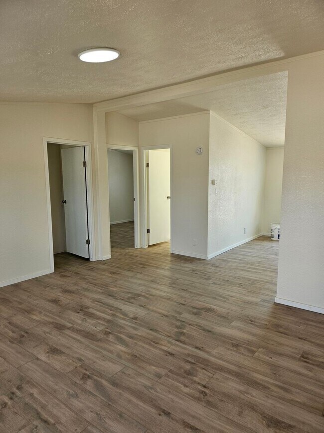 Building Photo - ALL PROSPECTIVE TENANTS MUST SUBMIT A $58 ...