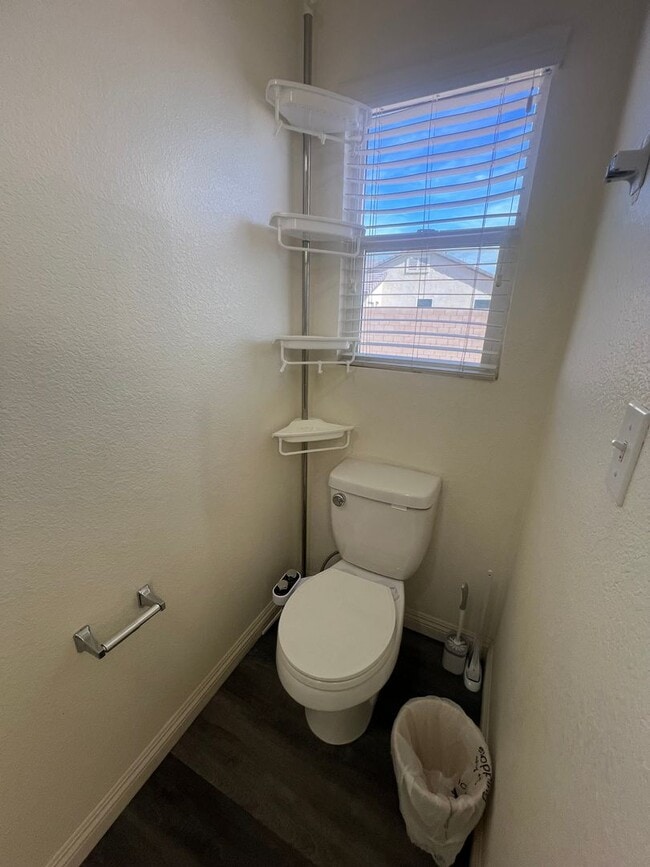 Building Photo - Spacious 4-Bedroom Home in Desirable Apple Valley Neighborhood