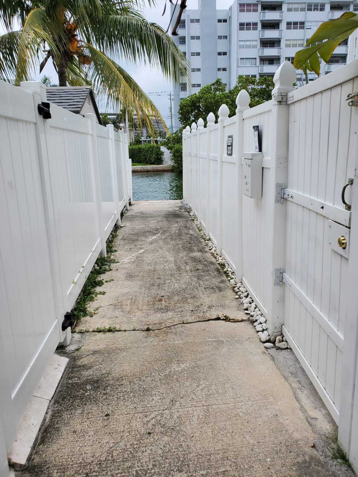 Building Photo - 802 Raymond St