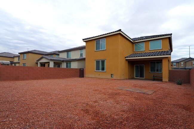 Building Photo - Immaculate 4 Bedroom Home