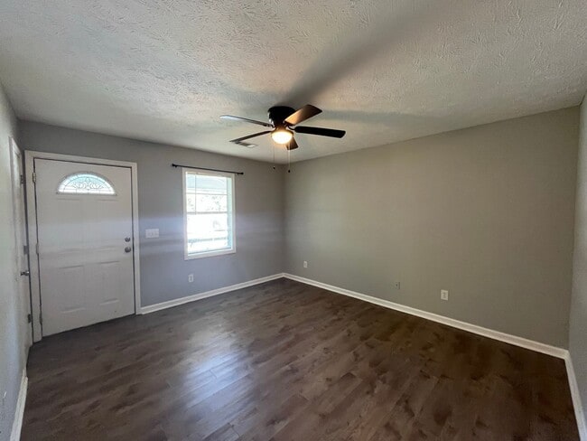 Building Photo - Beautiful Home Located Off Of Whitesville ...