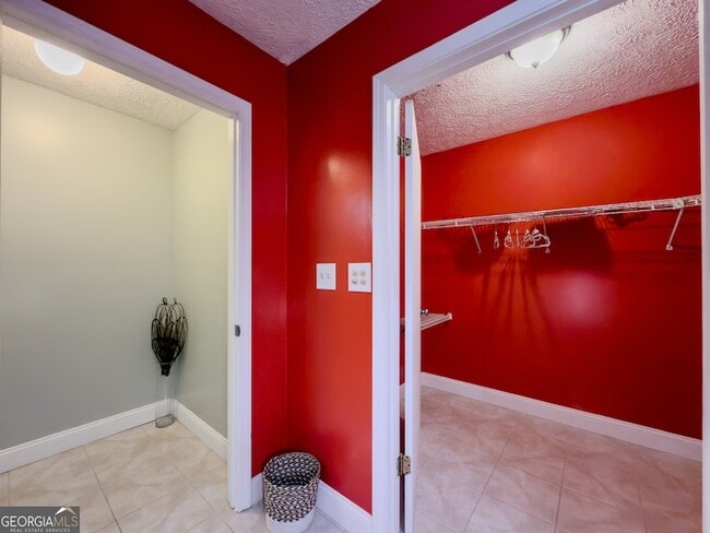 Building Photo - 580 Pineland Cir