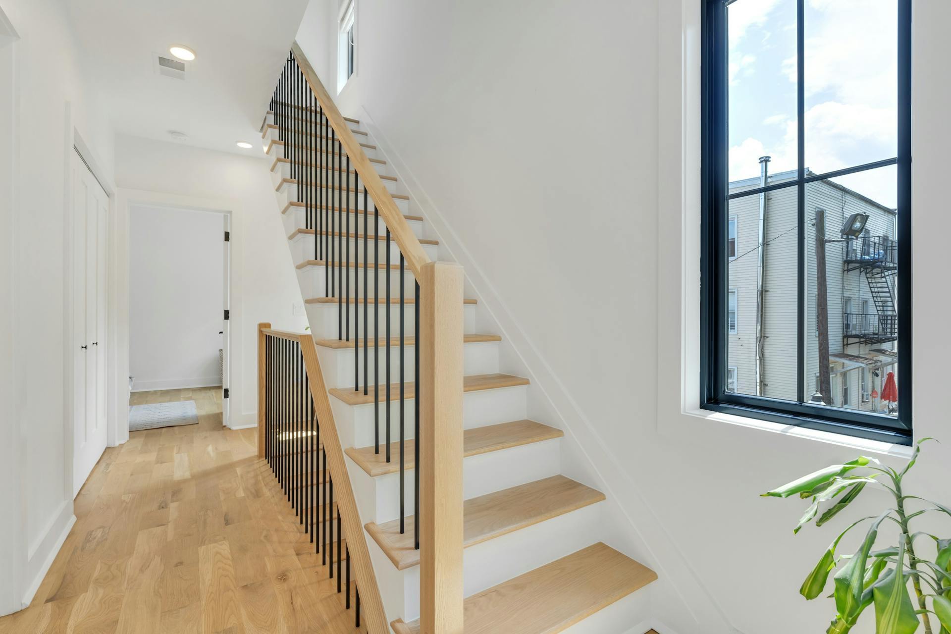 Building Photo - 71 Mission St