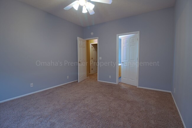 Building Photo - $1,022.50 Off Deposit! Pet Friendly, Spaci...