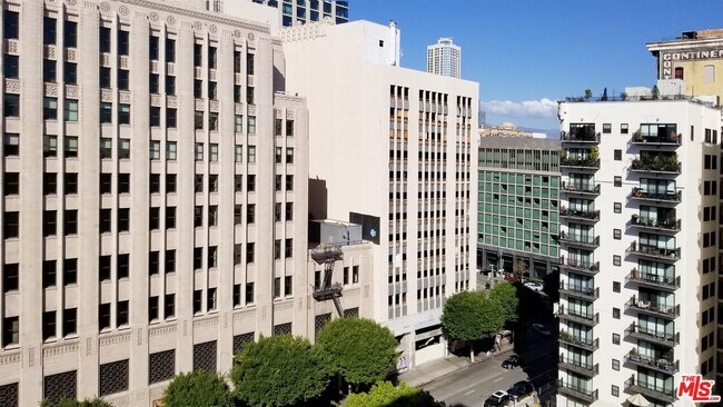 Building Photo - 460 S Spring St