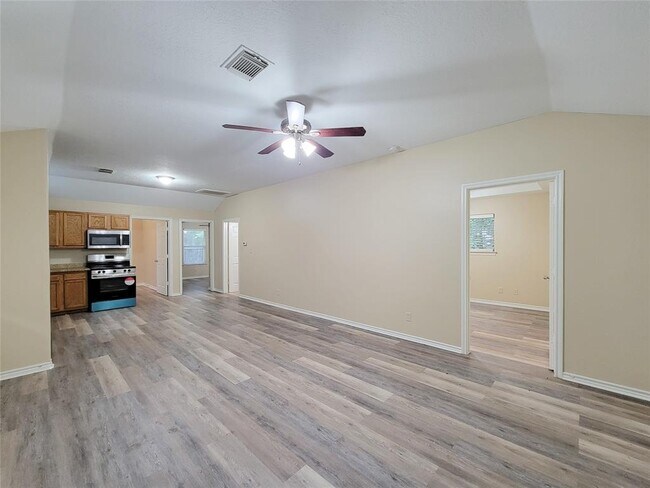 Building Photo - 12700 Royal Green Dr