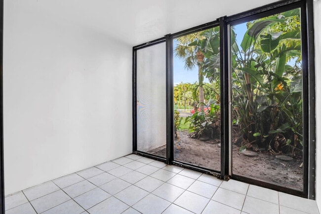 Building Photo - 210 Lake Pointe Dr