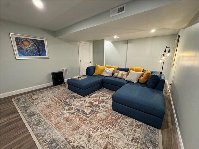 Building Photo - 25 Franklin Rd