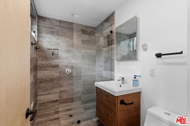 Building Photo - 6127 Glen Tower St