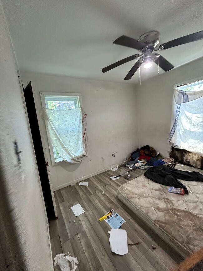 Building Photo - 5527 Avon Pl