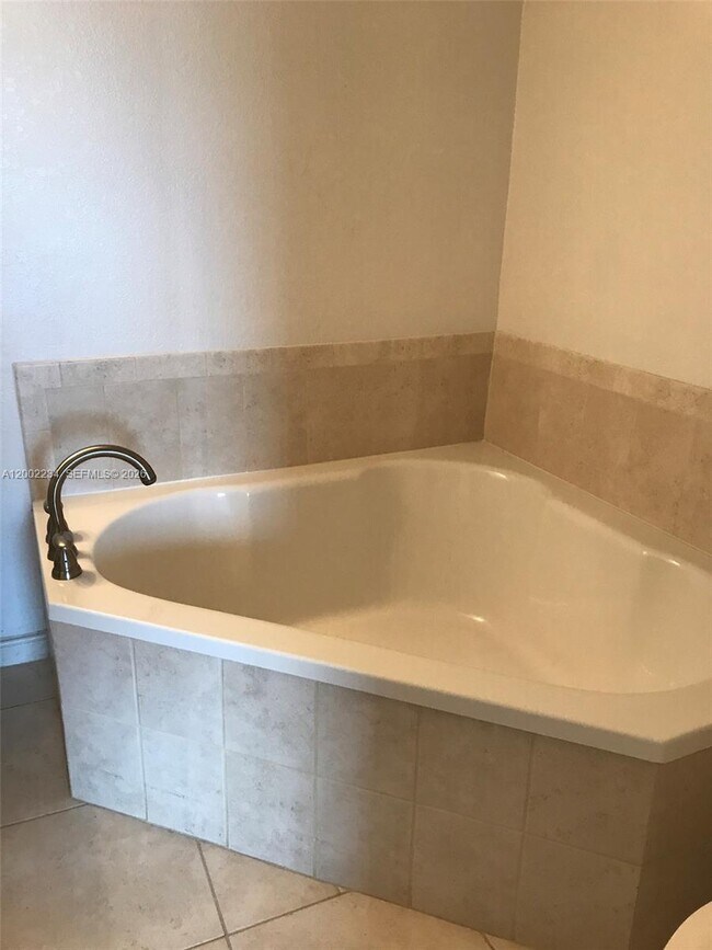 Building Photo - 1830 Radius Dr