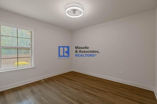 Building Photo - 1019 Silver Cir