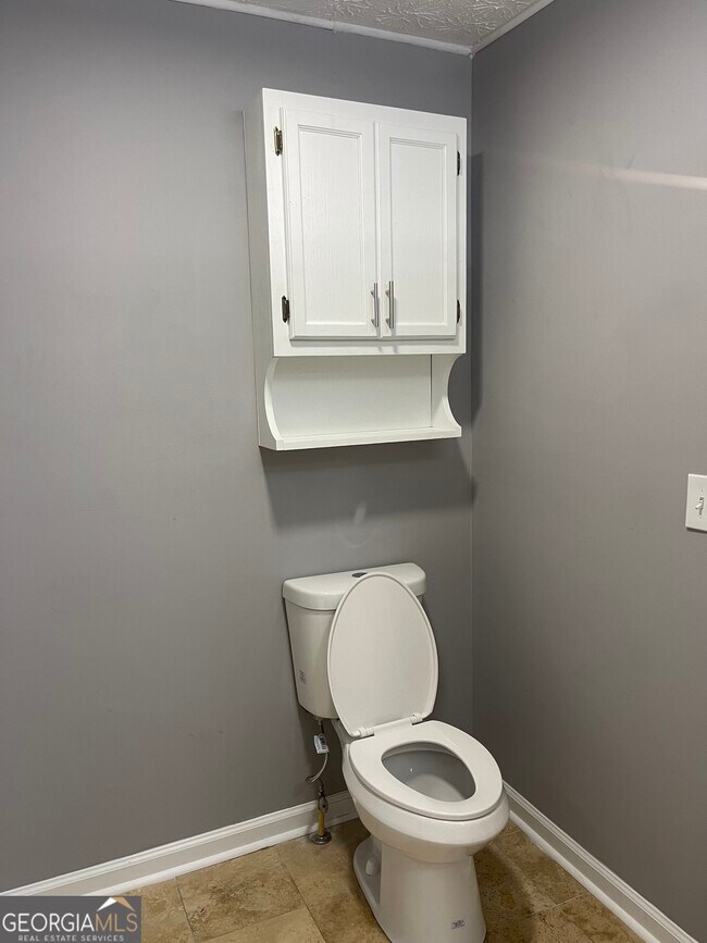 Building Photo - 320 Willow Springs Dr