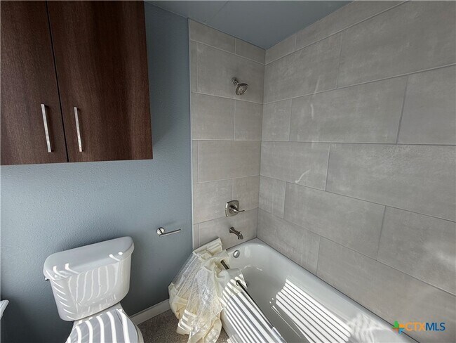 Building Photo - 103 E Central Ave