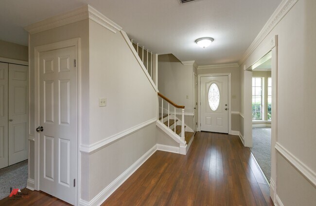 Building Photo - Move in Special 1k off the First Months Rent!