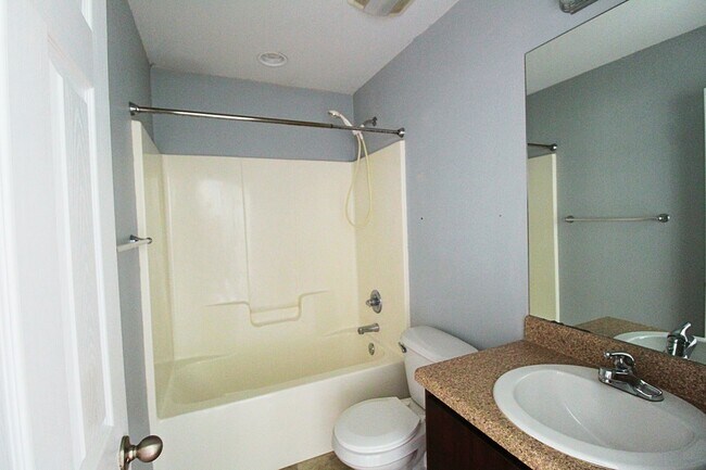 Building Photo - 3 Bedroom Home in Wakulla Gardens Available Now