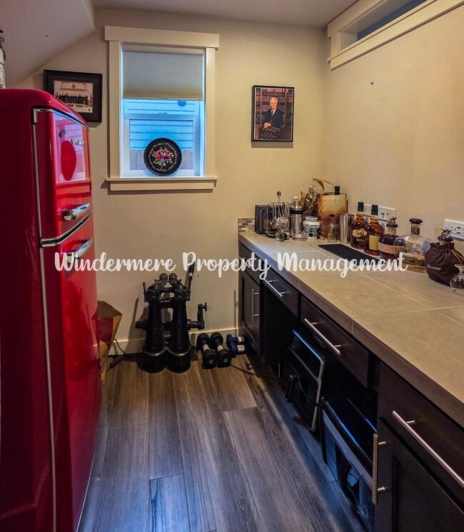 Building Photo - Gorgeous, Spacious 4 bed Home, CK Schools, LARGE fully fenced yard - A/C, close to trails and more!