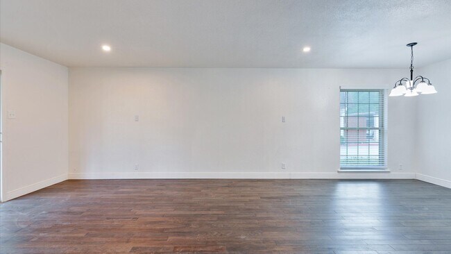 Building Photo - Stylish First-Floor Living in the Heart of San Antonio
