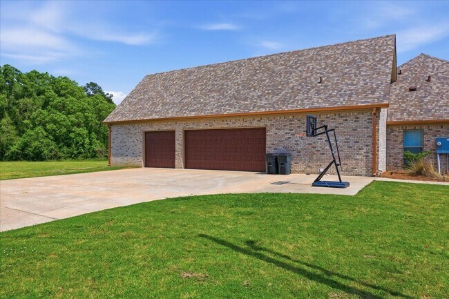 Building Photo - 4072 MS-471