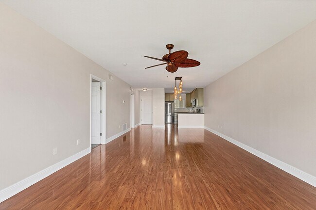 Building Photo - 301 S Gulfstream Ave
