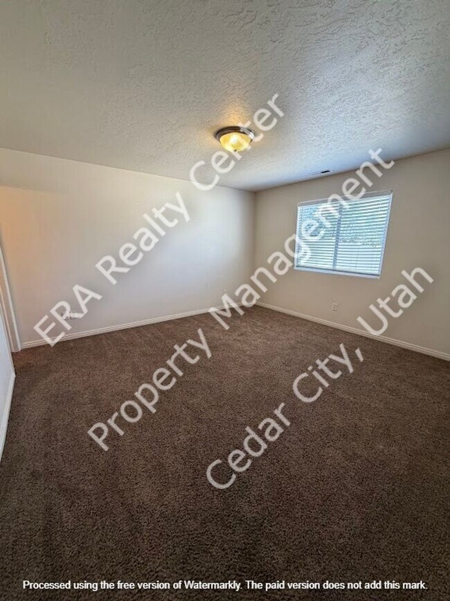 Building Photo - 3 bed 2 bath - Twin Home