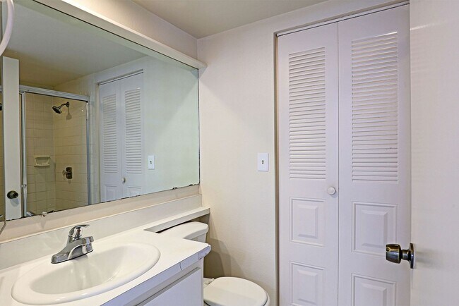 Building Photo - 1556 Park Meadows Dr