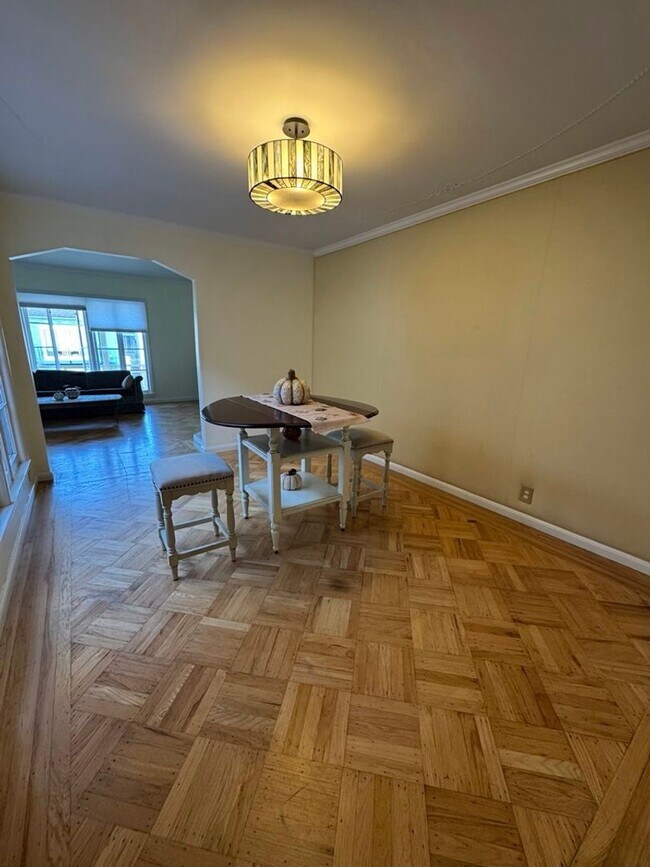 Building Photo - Elegant Geneva Heights Family Home