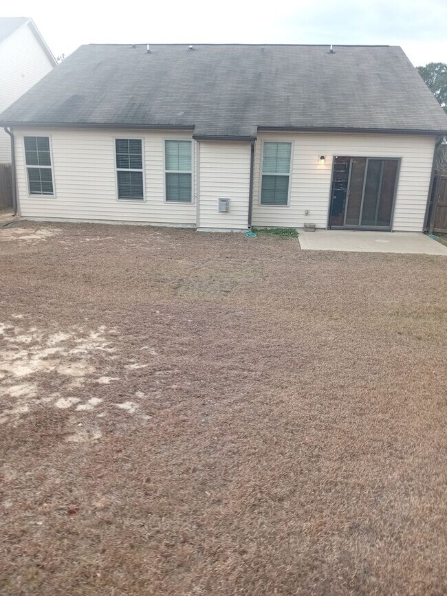 Building Photo - Spring Lake